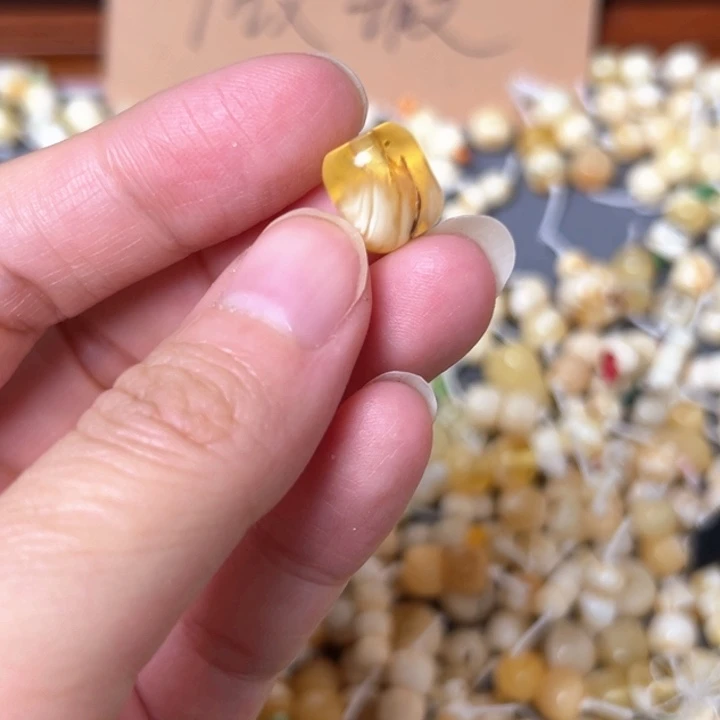 蜜蜡未镶嵌裸石9.9mm一个
