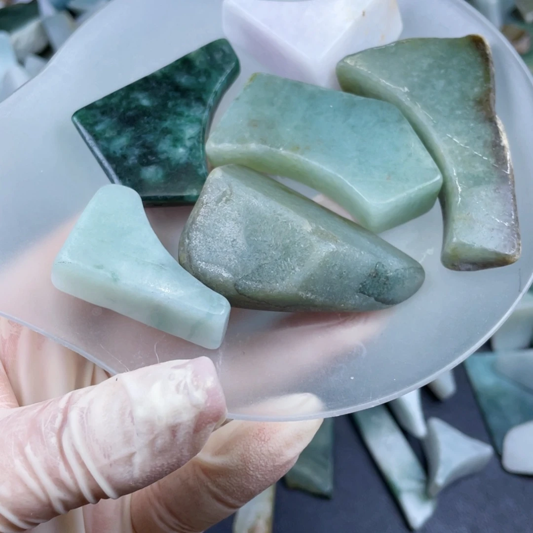 翡翠颈饰未镶嵌翡翠12