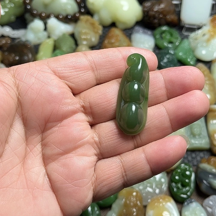 和田玉（碧玉）未镶嵌颈饰