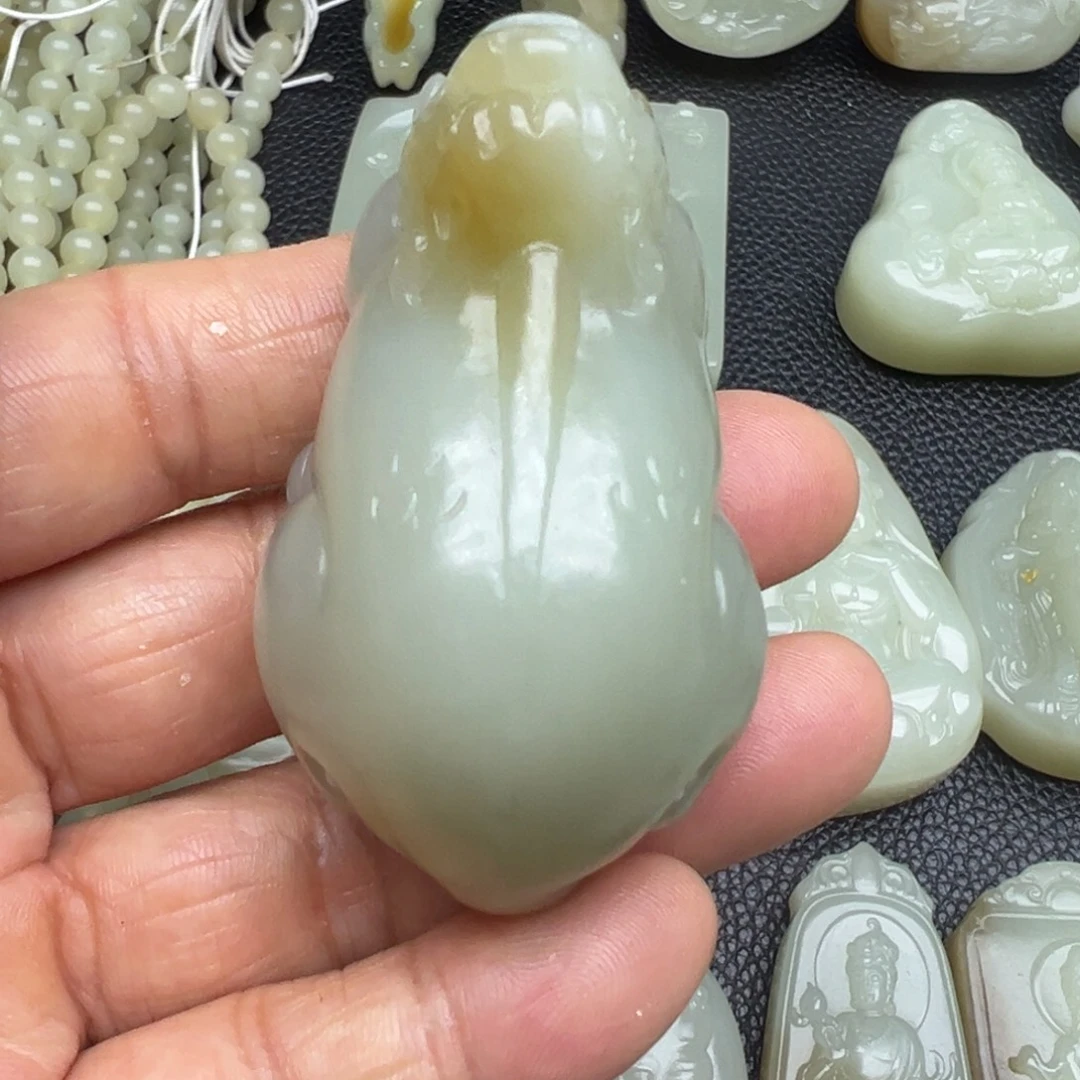 和田玉（糖玉）未镶嵌把件