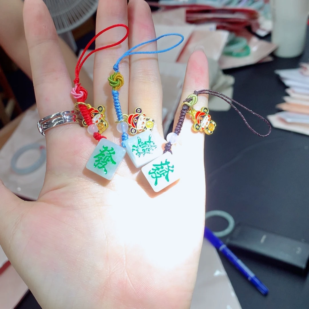 翡翠挂件未镶嵌多样性发1