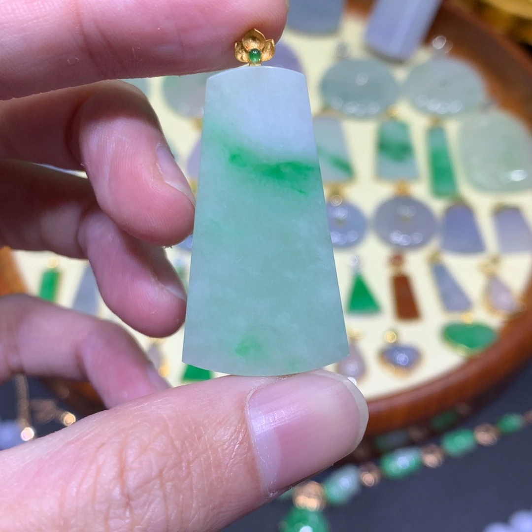 翡翠吊坠(不含链)18K金镶嵌