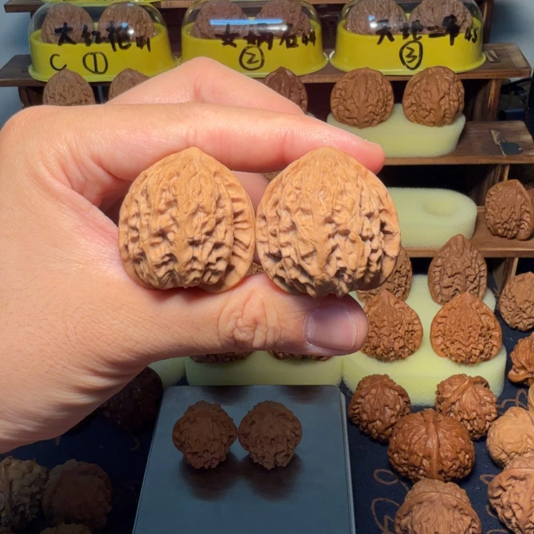 辰***雨文玩核桃吊坠37金牛