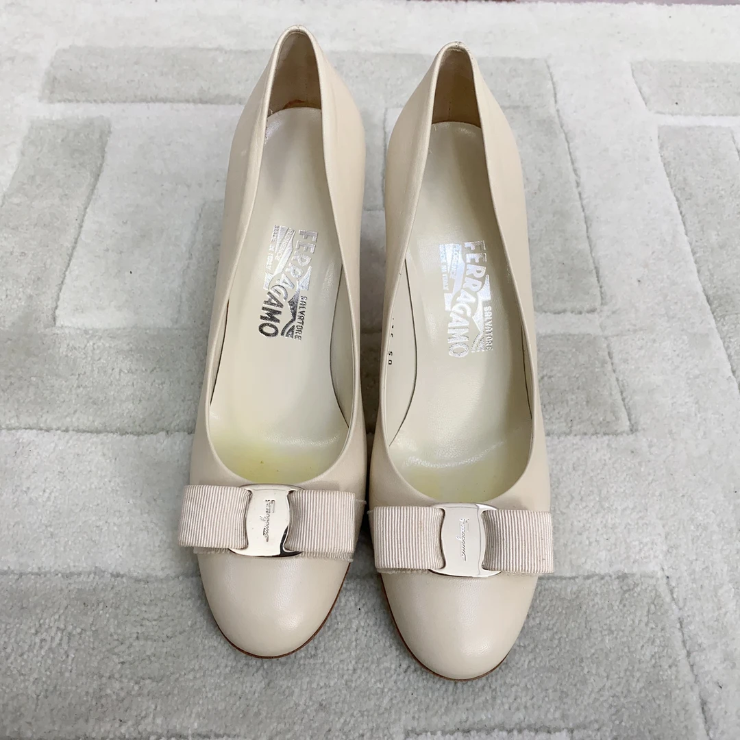 95新 FERRAGAMO/菲拉格慕 麦殿/牛皮跟鞋7.5码米色/241031ZMHYZ03
