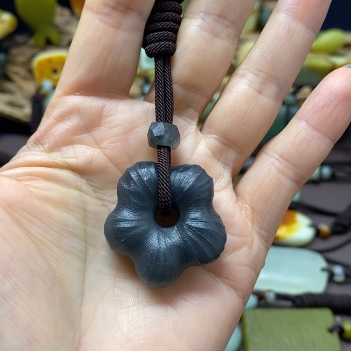 蛇纹石玉未镶嵌挂件