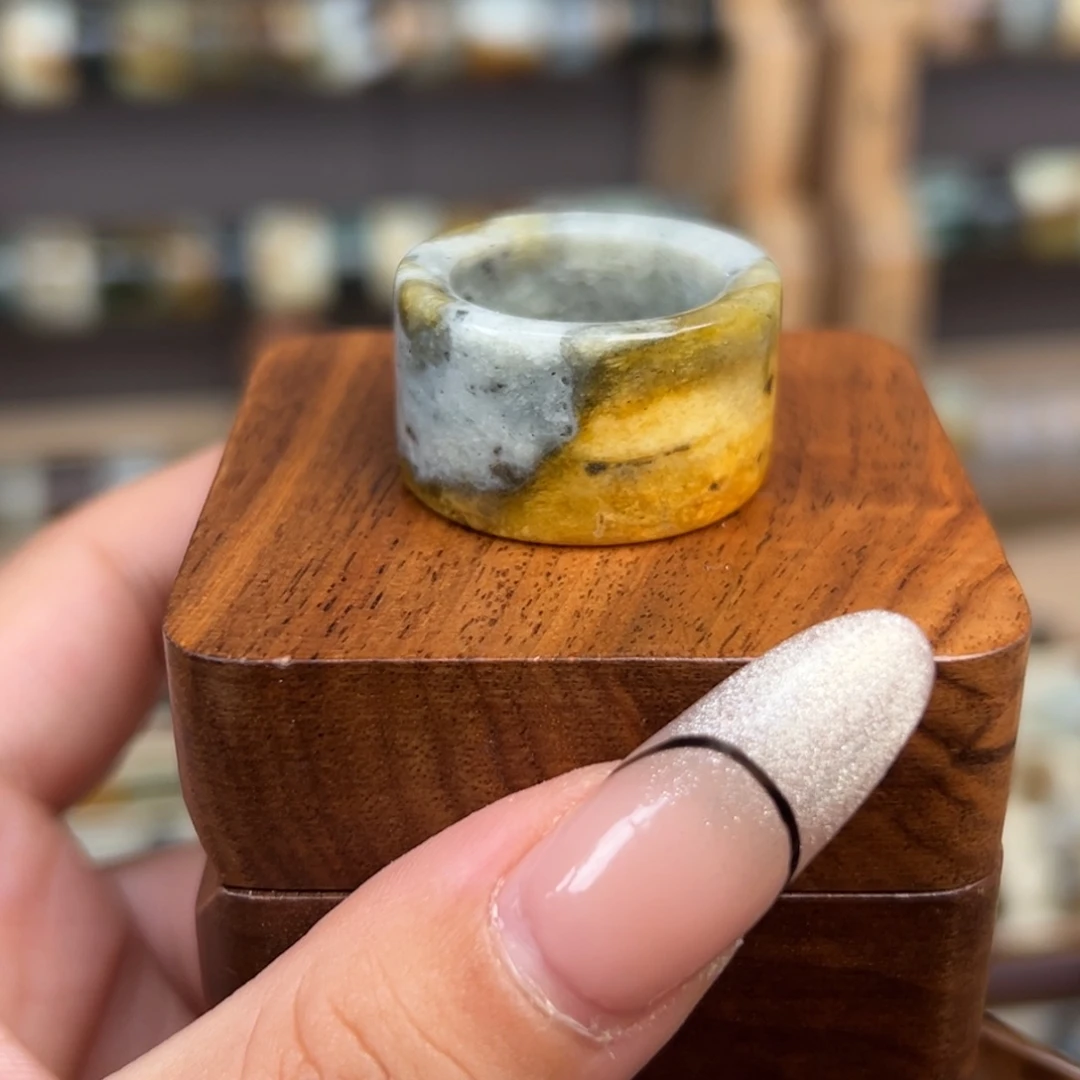 蛇纹石玉未镶嵌戒指内径19.2