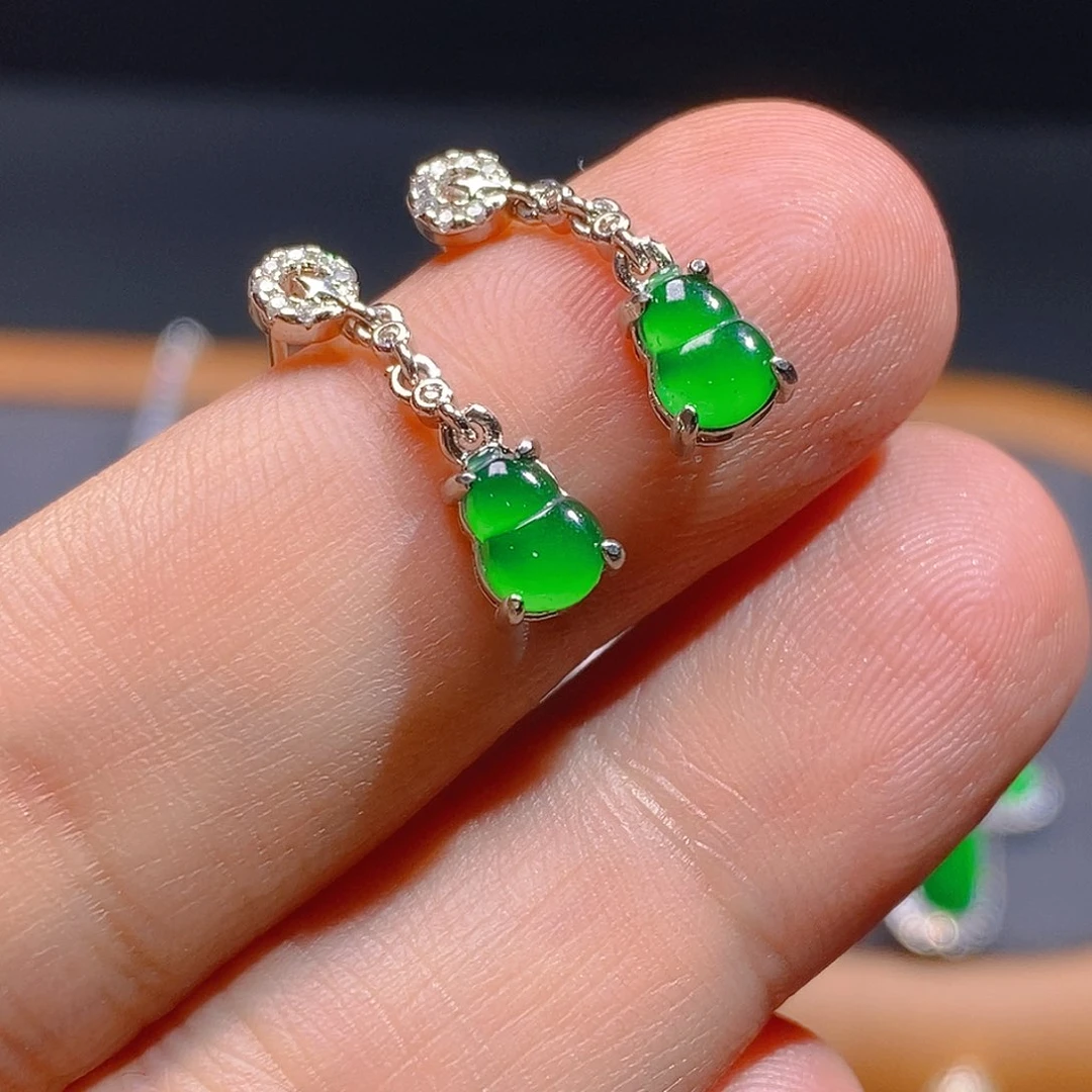 翡翠耳饰未镶嵌