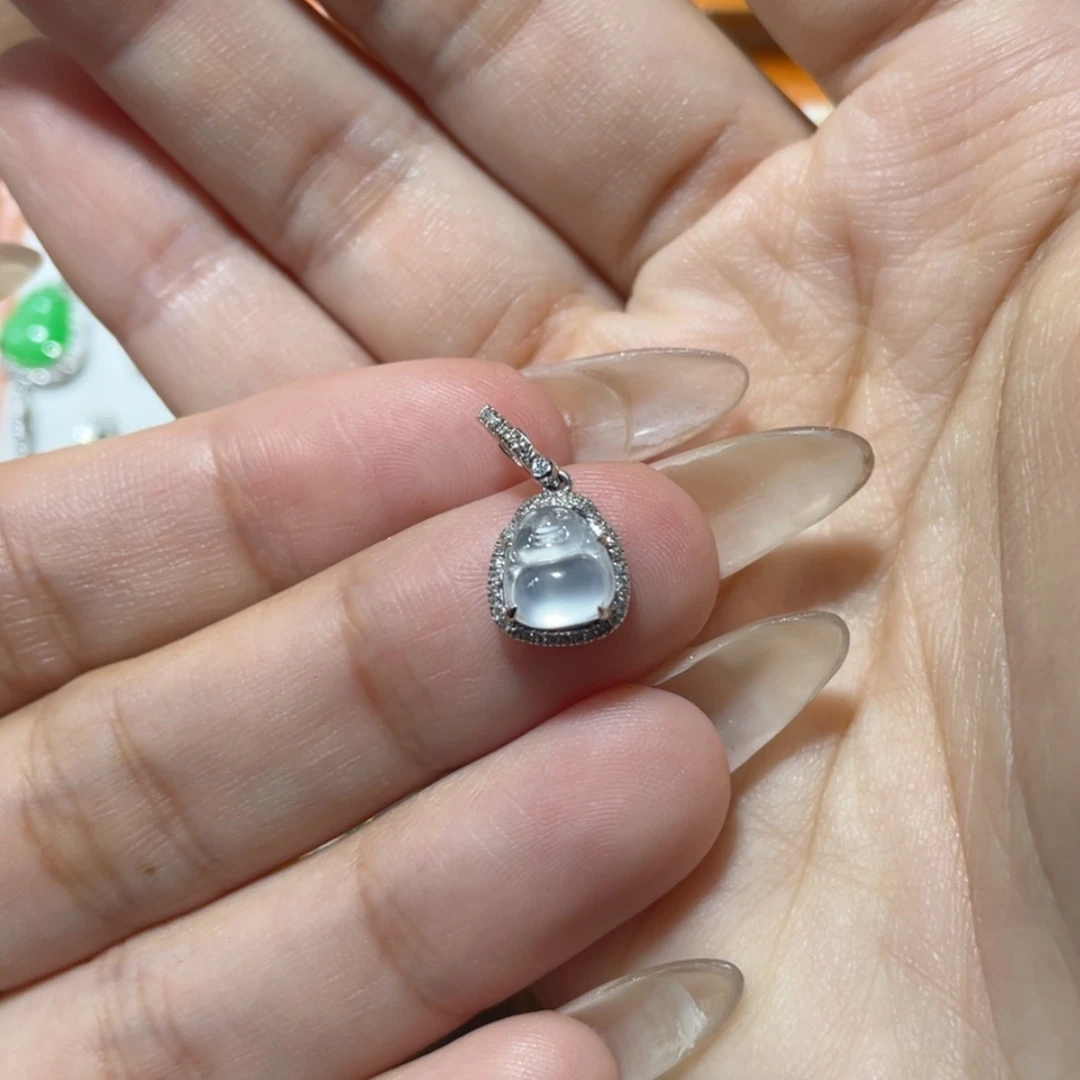 【闪购商品】颈饰18K金镶嵌翡翠