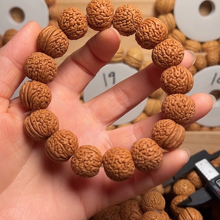 吊坠桃核小龙鳞纹