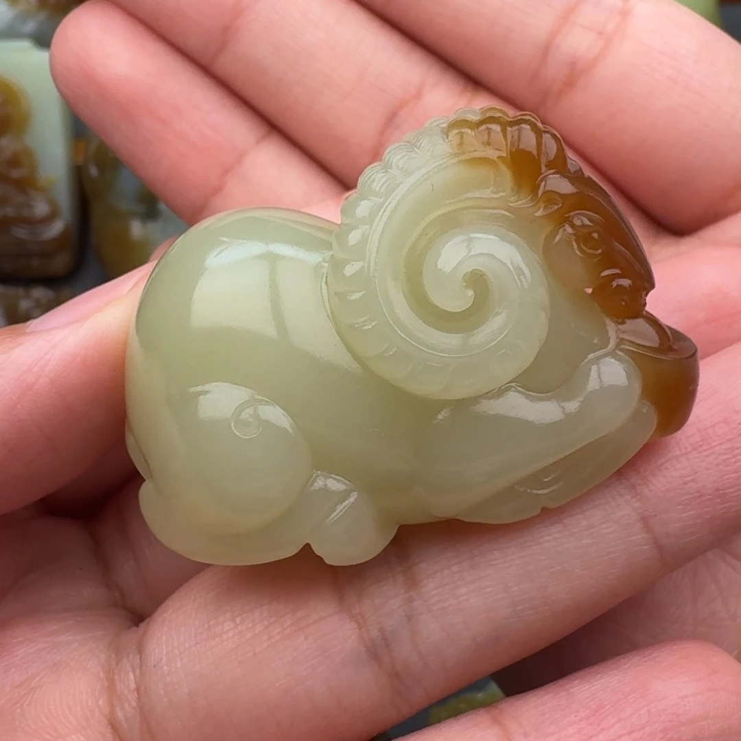 爱***风和田玉未镶嵌颈饰
