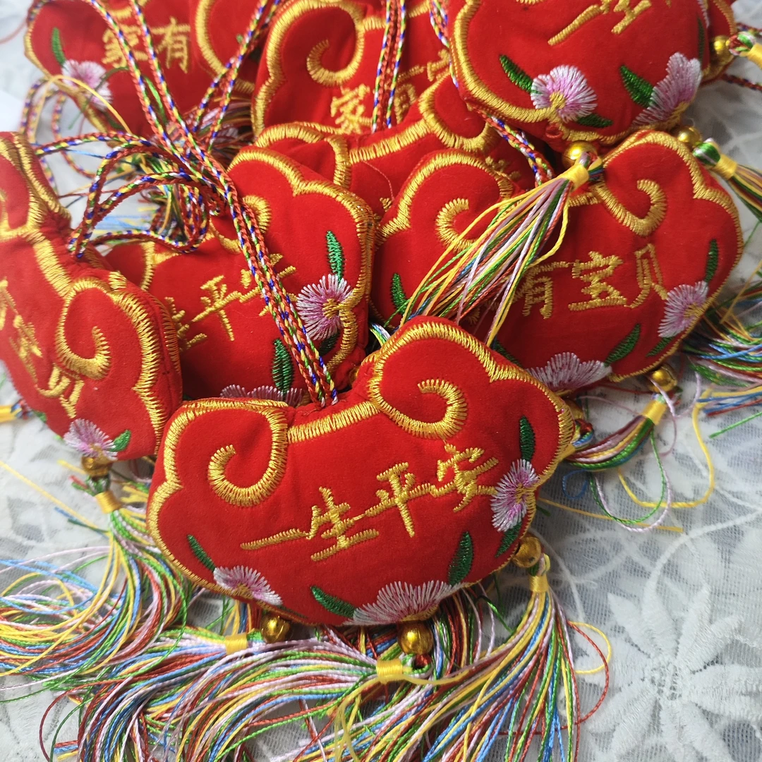 喜庆大年红香包脖端午节带响立体五彩绳刺绣香包挂脖长命锁保平安