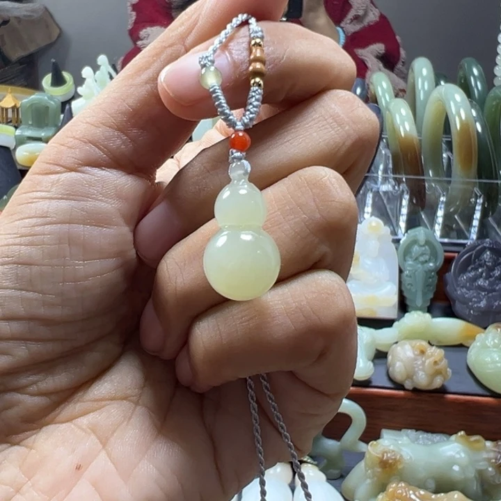 颈饰未镶嵌和田玉爱**途