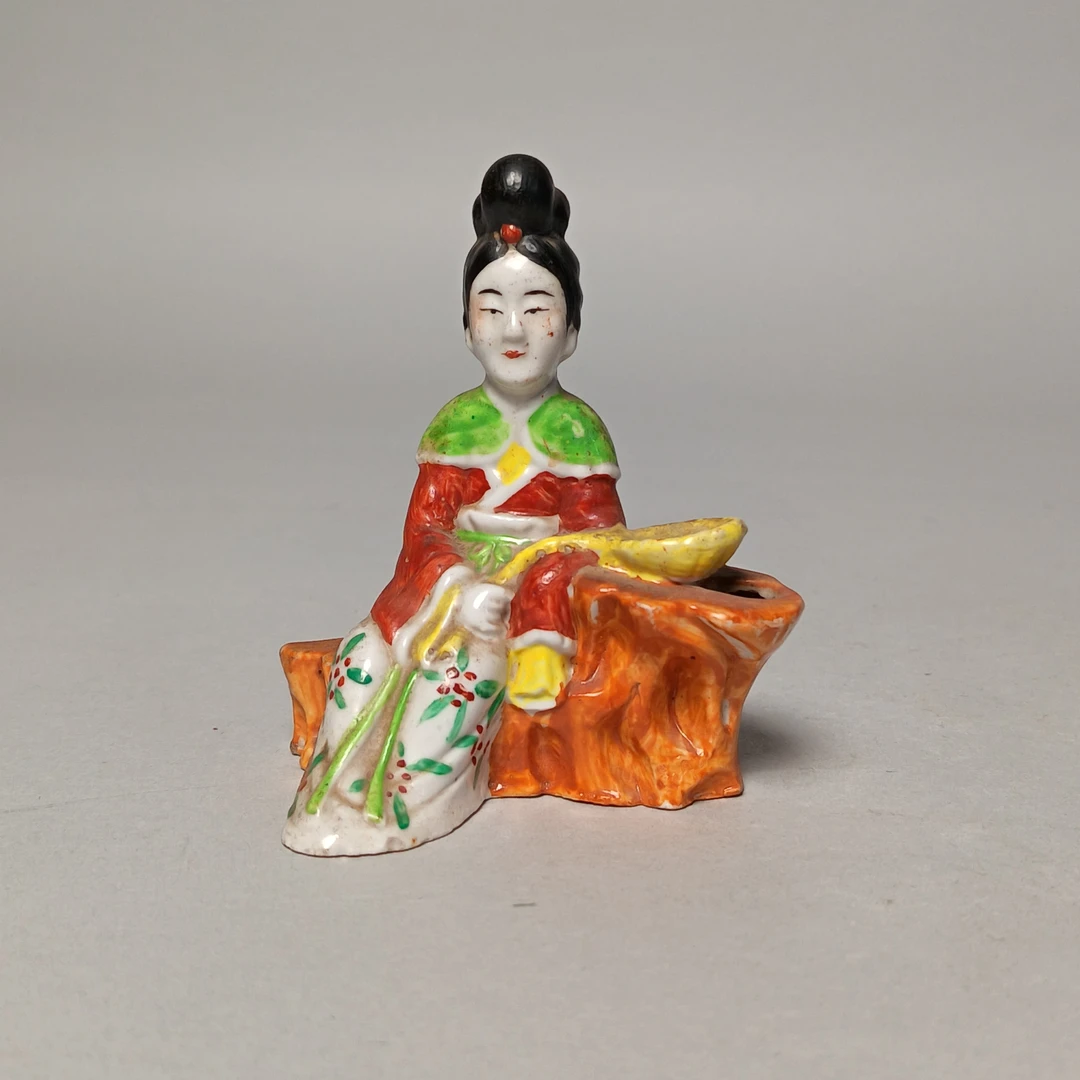 【010022322】近现代 粉彩人物摆件