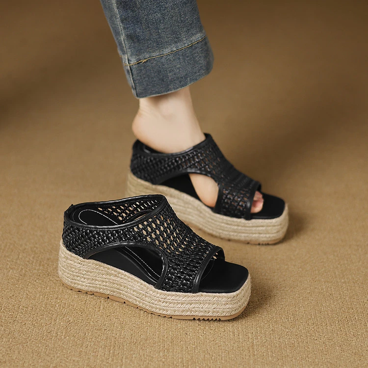 轻奢鞋子复古港风夏季休闲拖鞋厚底编织女鞋时尚露趾坡跟胶粘工艺