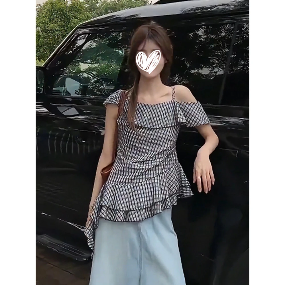 2025夏季出游服饰时尚设计感格纹不规则荷叶边斜肩衬衫洋气衣服女