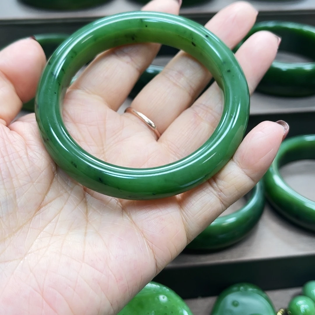 和田玉（碧玉）未镶嵌手镯