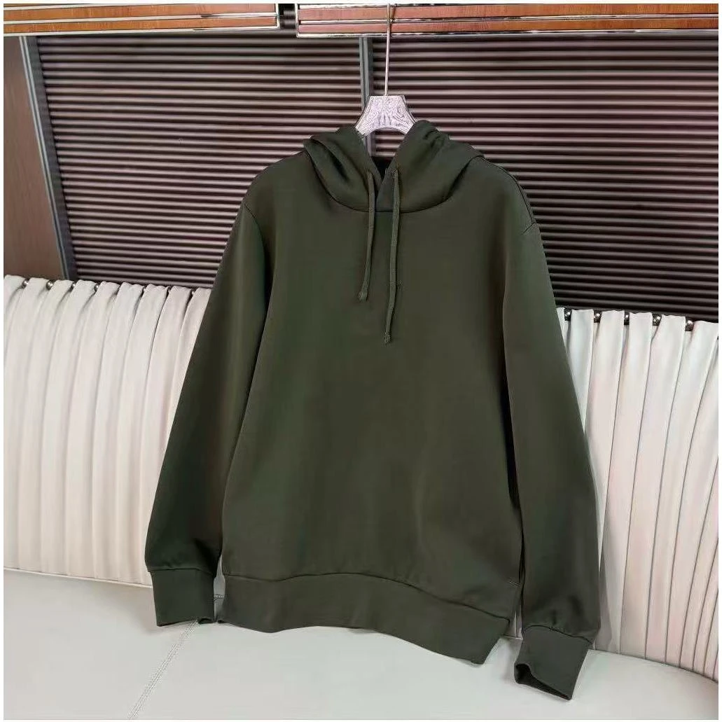 0172482 骑马胸前大皮标墨绿色连帽卫衣