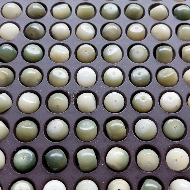 白玉菩提吊坠微瑕11/8飘花扁直切100卡灯牌宠100