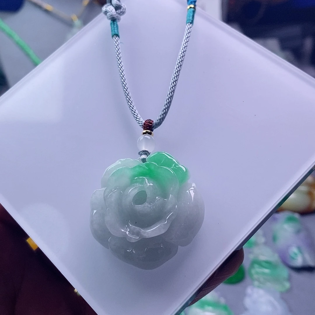 翡翠未镶嵌吊坠(赠链)