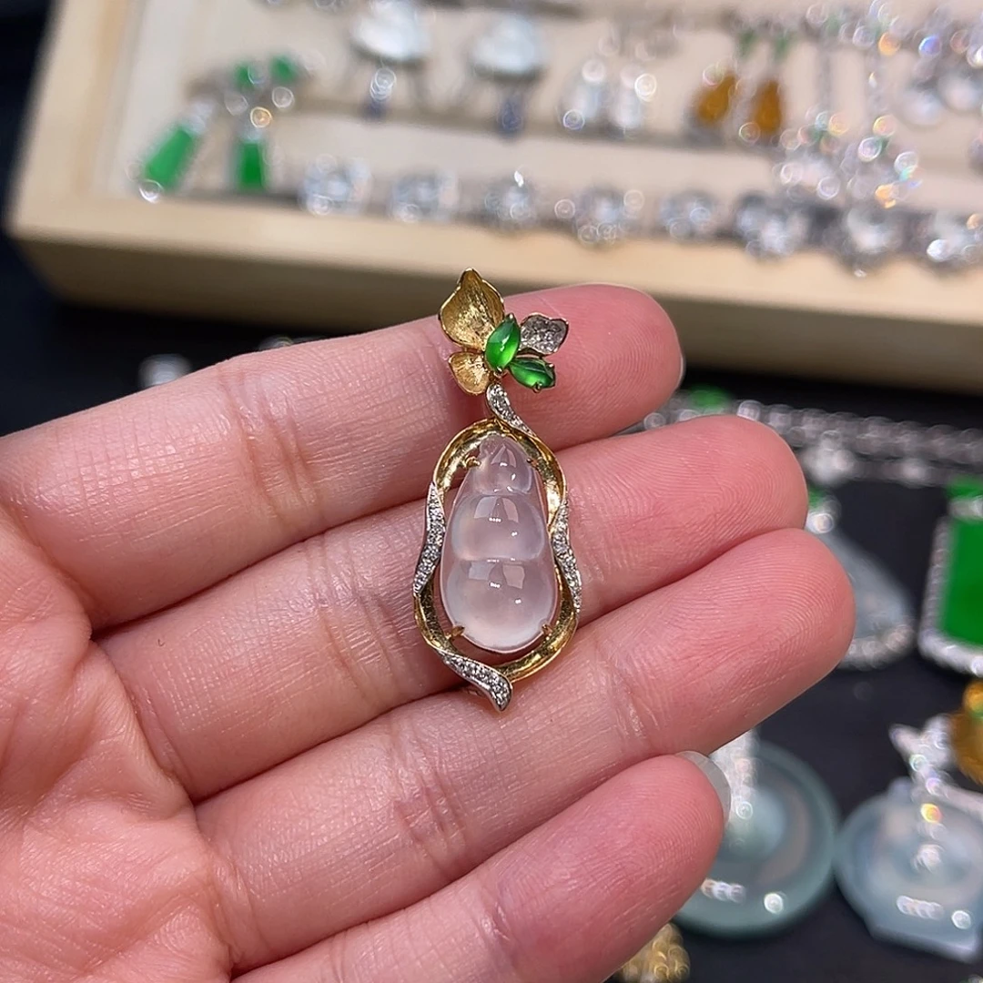 翡翠18K金镶嵌颈饰福豆