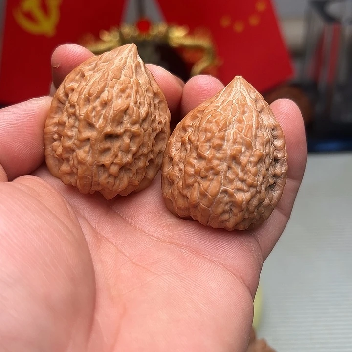 文玩核桃吊坠蛇王一抹红34