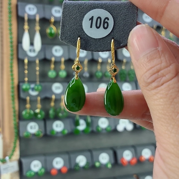 和田玉18K金镶嵌耳饰