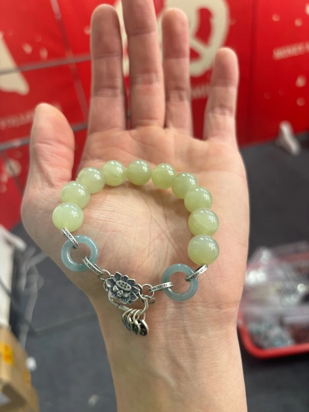 和田玉环环相扣设计款手串