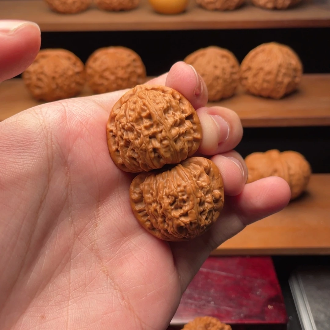 文玩核桃把件?**式32毕业三角白