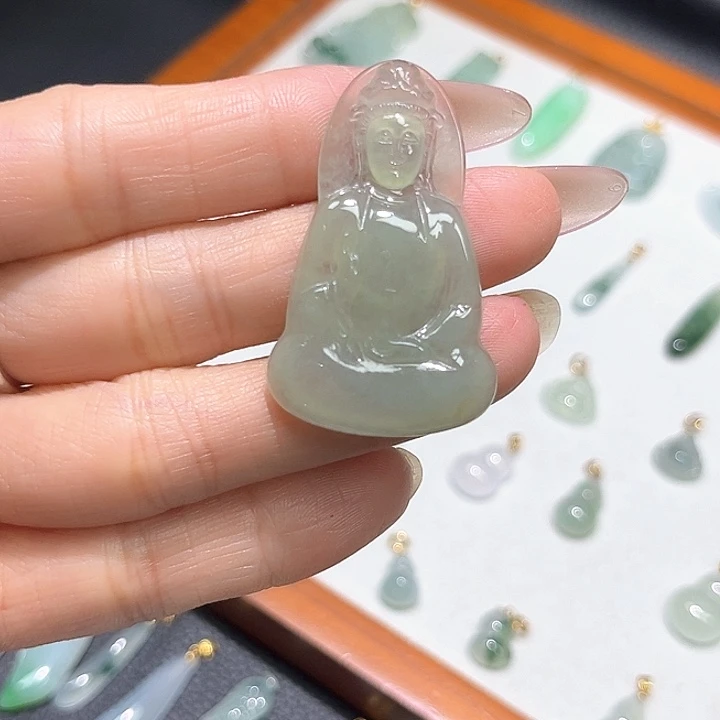 翡翠未镶嵌颈饰观音