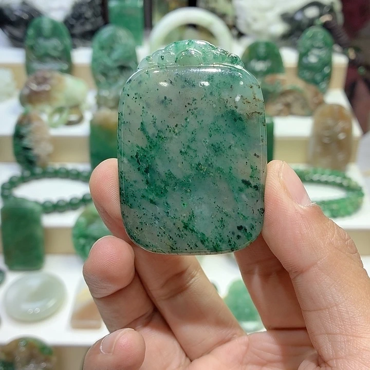 独山玉未镶嵌颈饰