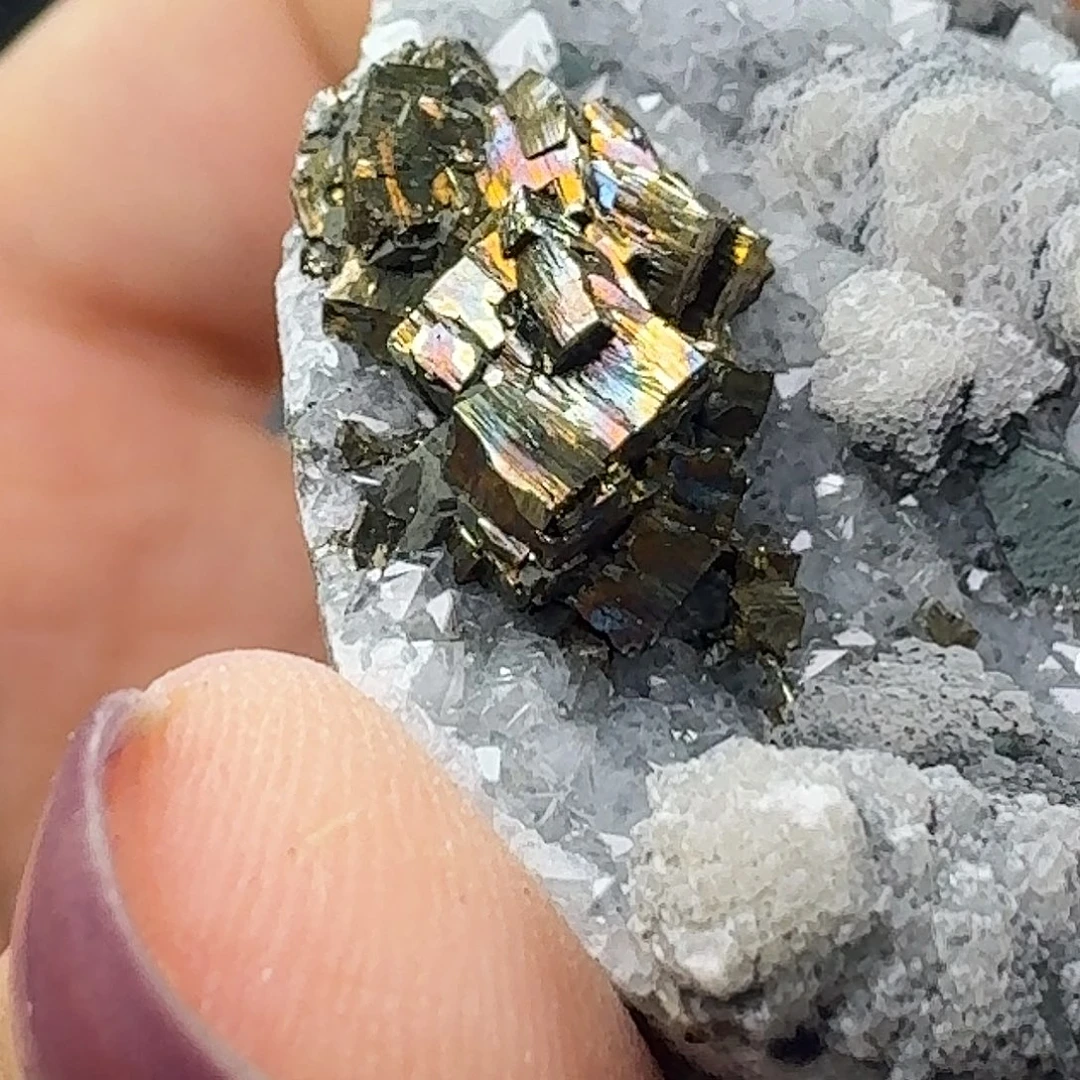 石材53号七彩硫铁多矿物