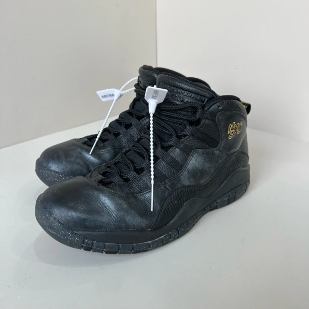 全新未使用 maje 全新未使用 40码 maje aj10纽约黑金中帮 原盒