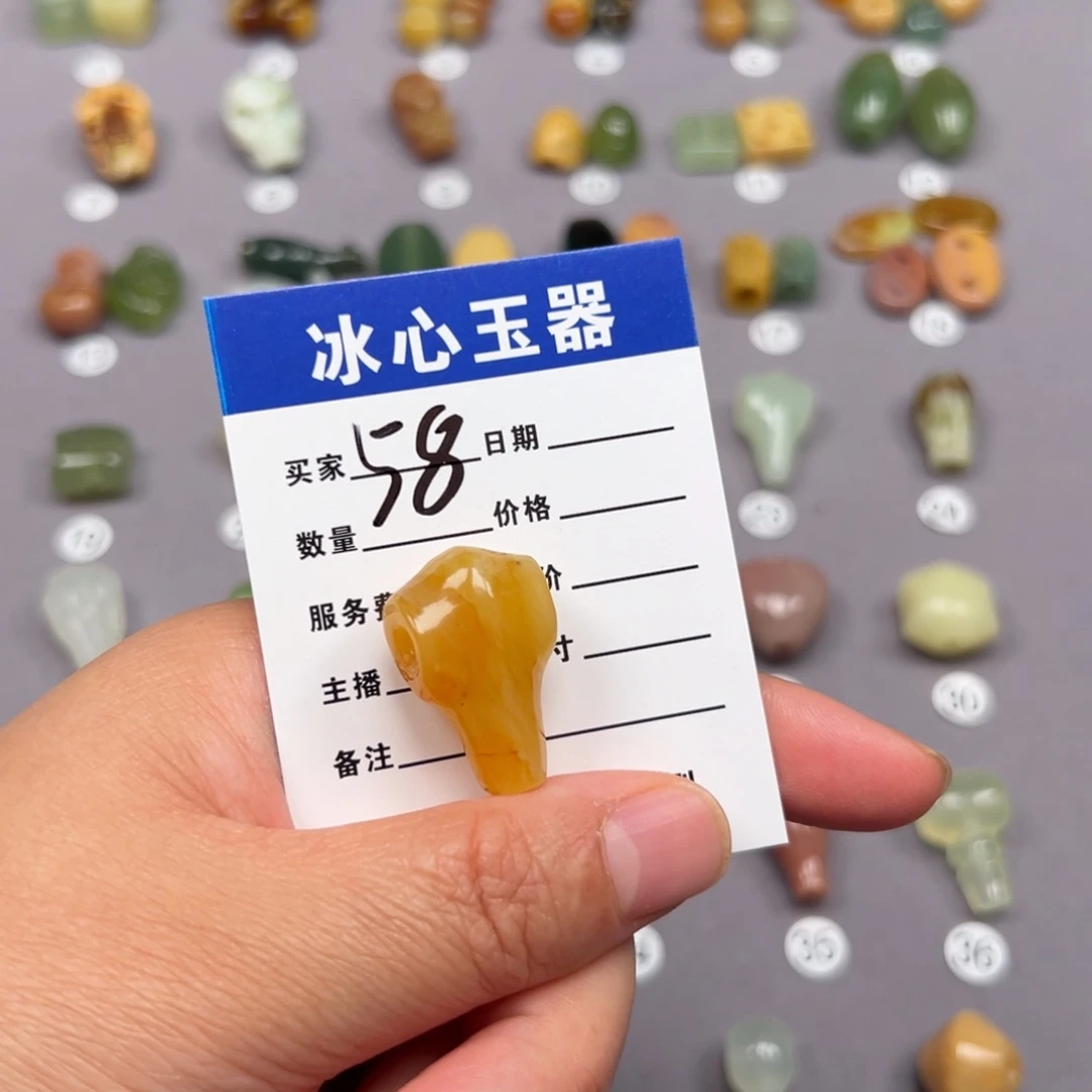 蛇纹石玉未镶嵌颈饰清***.