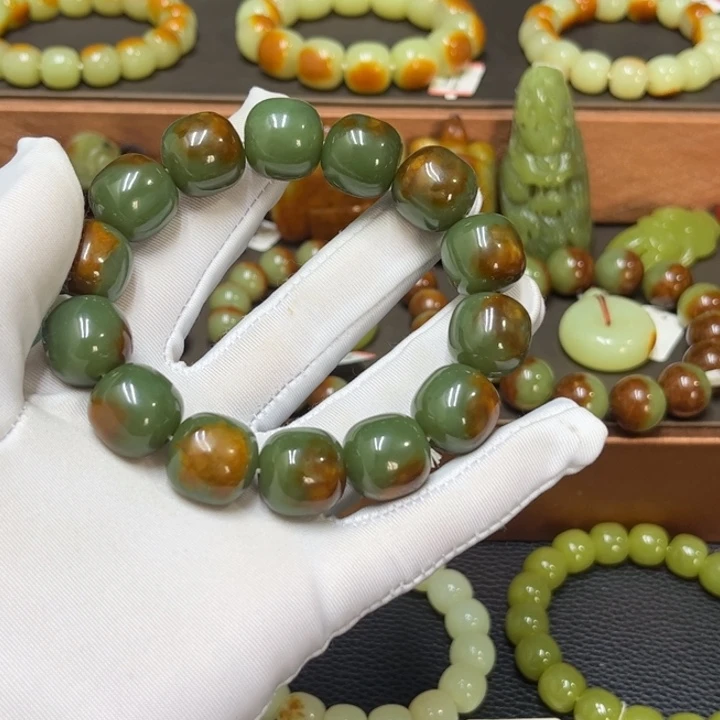 侯***歌未镶嵌手链透闪石质玉