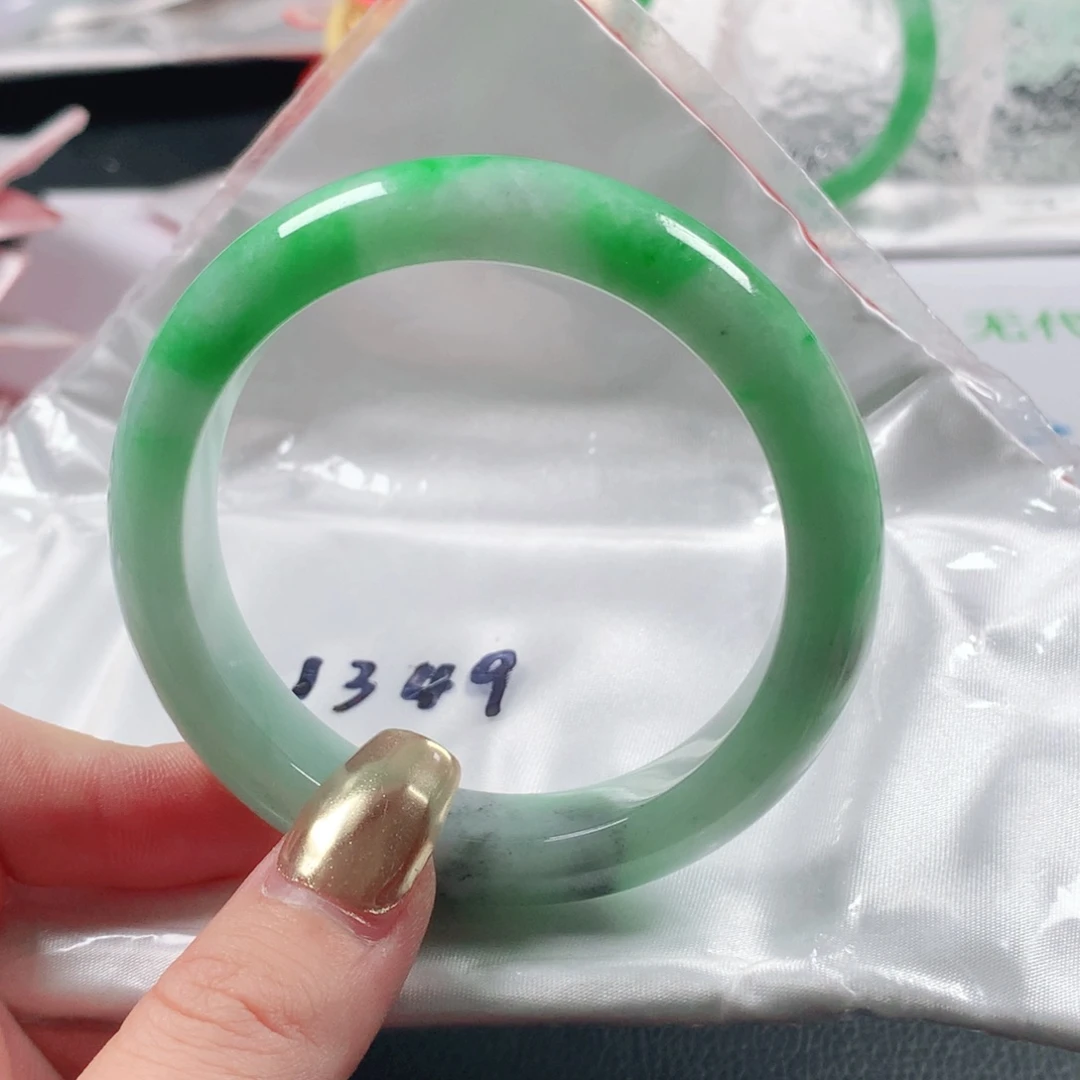 未镶嵌手镯翡翠天然翡翠手镯