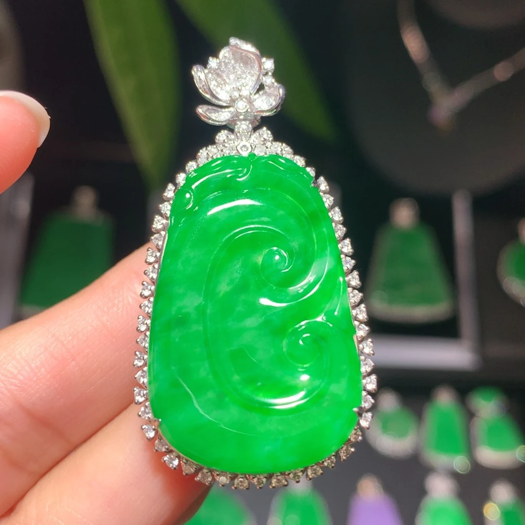 翡翠颈饰18K金镶嵌翡翠