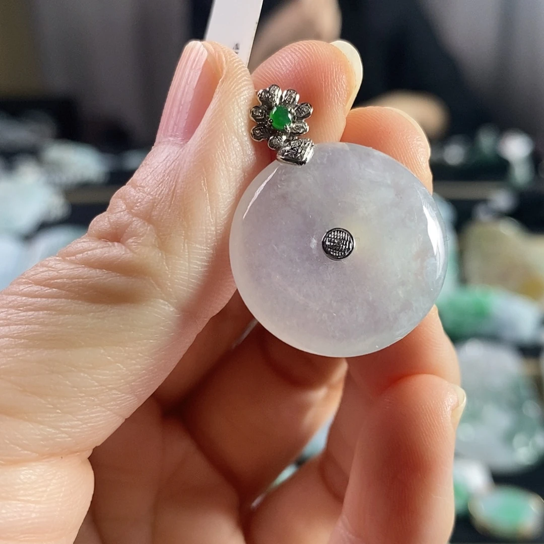 翡翠18K金镶嵌颈饰吊坠