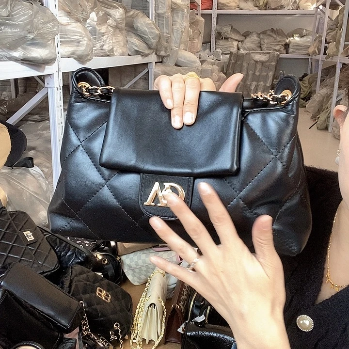 蚕丝小牛剖层皮革PU