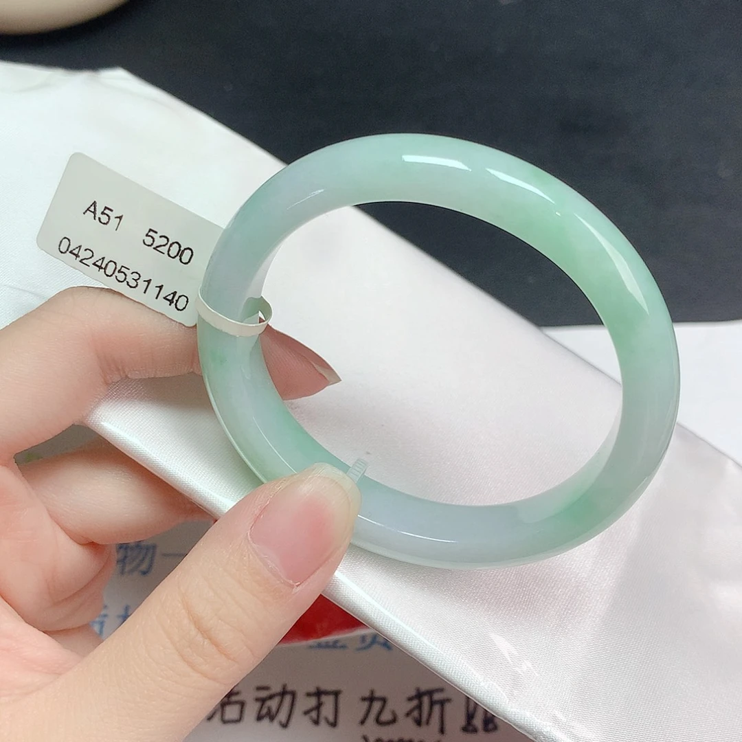 翡翠手镯未镶嵌翡翠手镯
