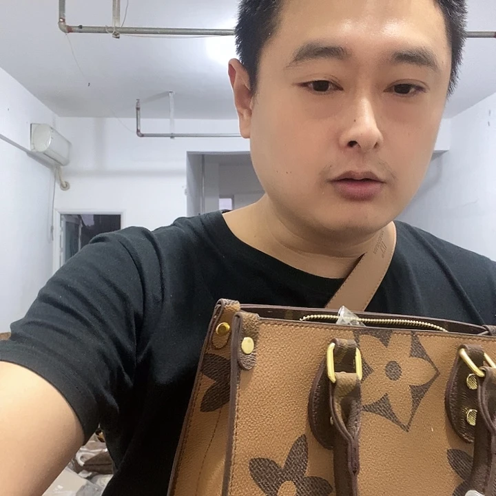 黄牛皮（革）鳄鱼皮（革）犏牛皮（革）