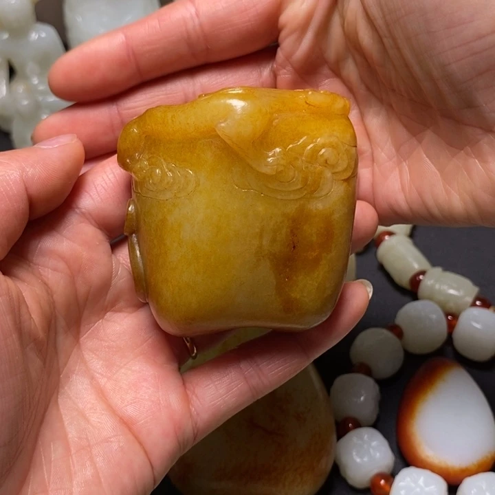 和田玉未镶嵌把件