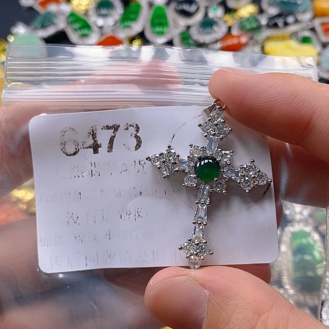 吊坠(不含链)未镶嵌翡翠
