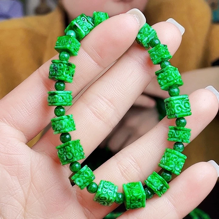 翡翠未镶嵌颈饰多样性