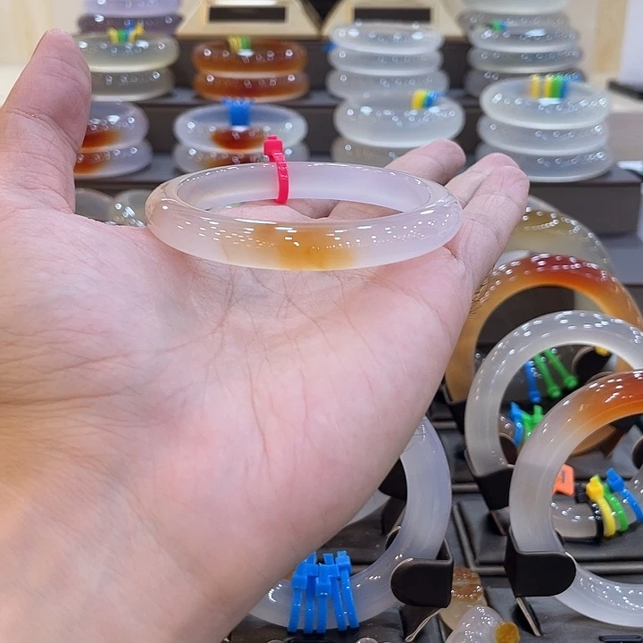 玛瑙/玉髓未镶嵌手镯