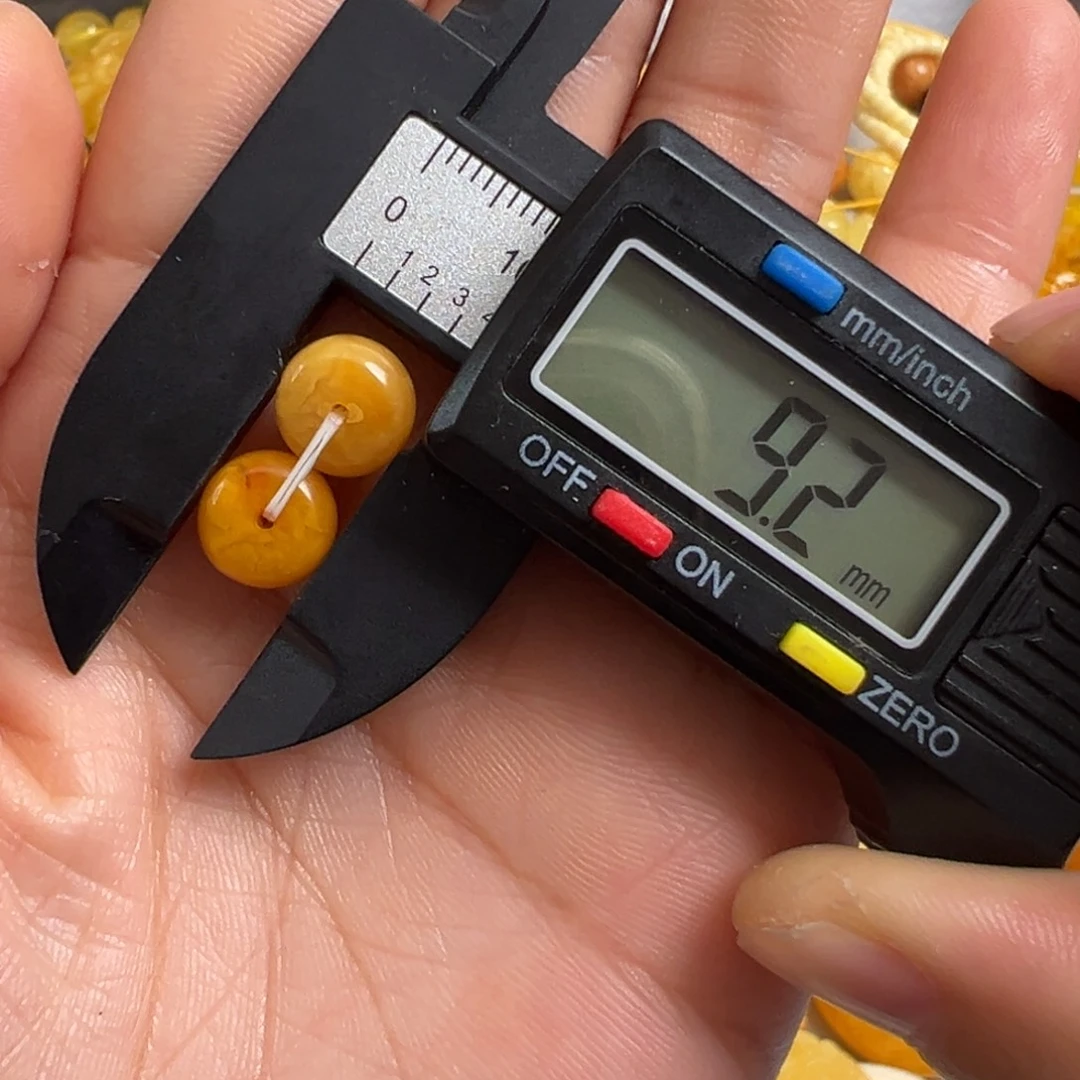 蜜蜡未镶嵌裸石微瑕