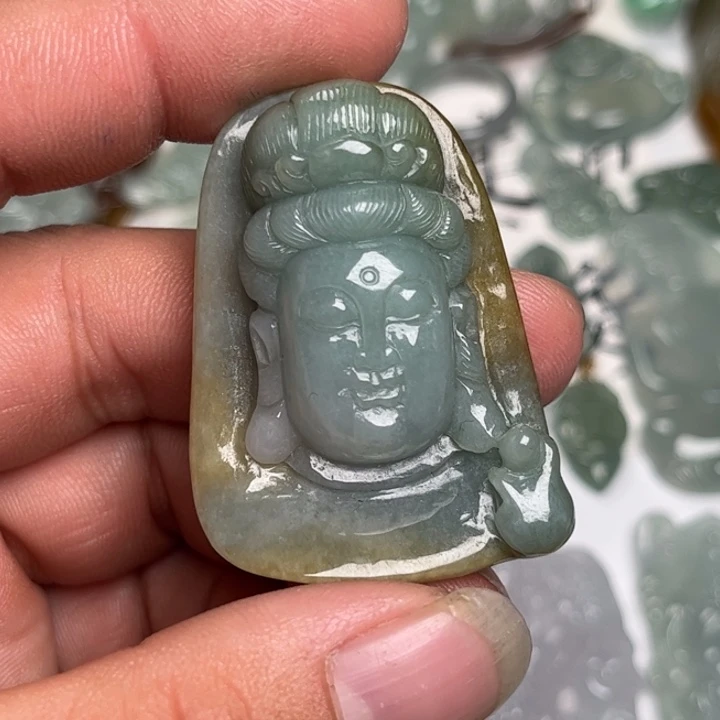 翡翠未镶嵌颈饰观音头