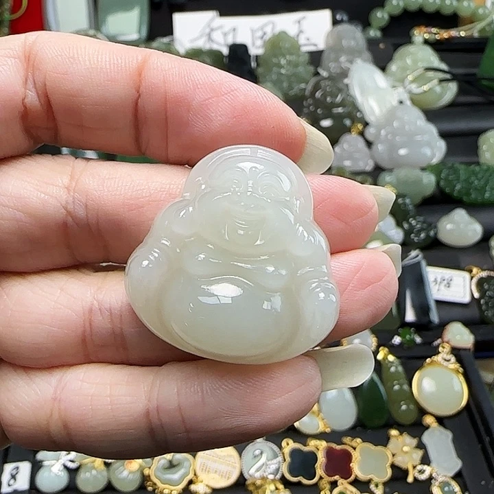 颈饰未镶嵌和田玉小***?