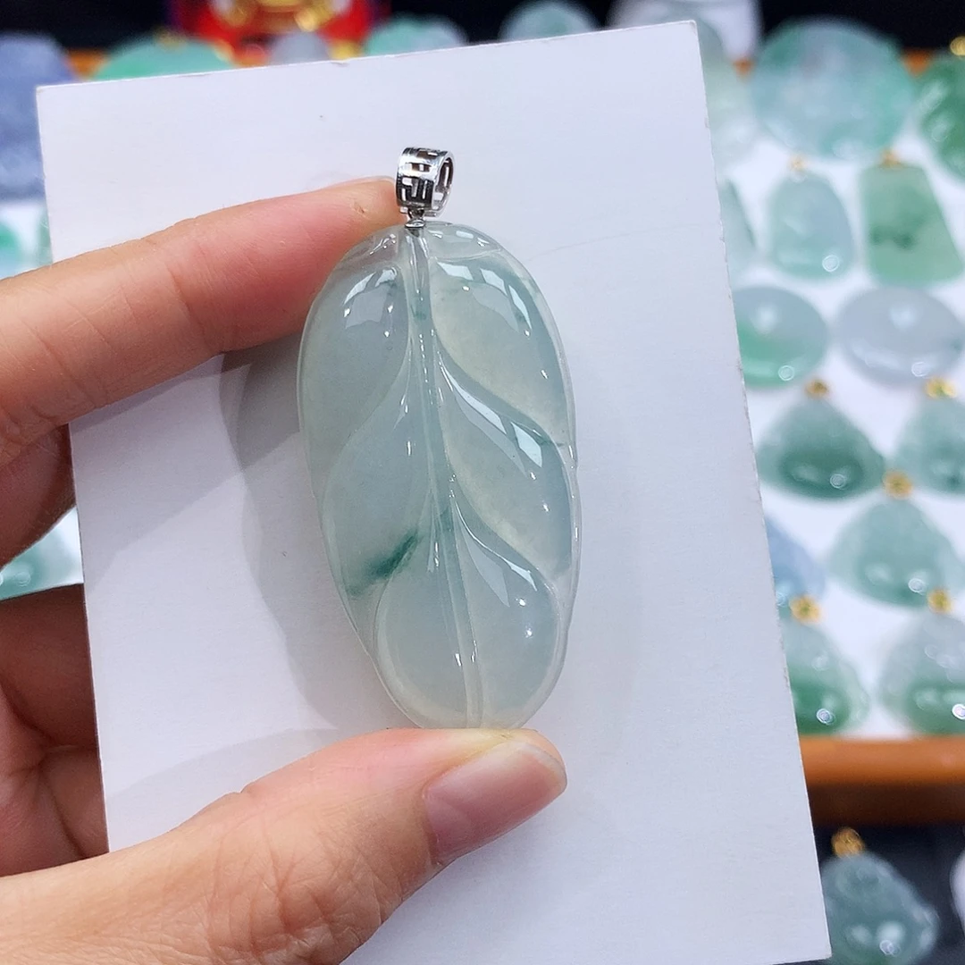 翡翠18K金镶嵌颈饰翡翠吊坠