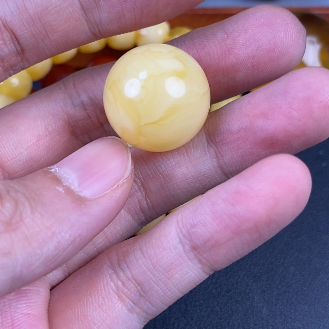 琥珀未镶嵌裸石70