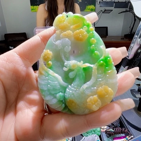 颈饰未镶嵌翡翠一个